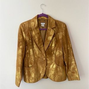 💄Gold 100% leather jacket. Has pockets.